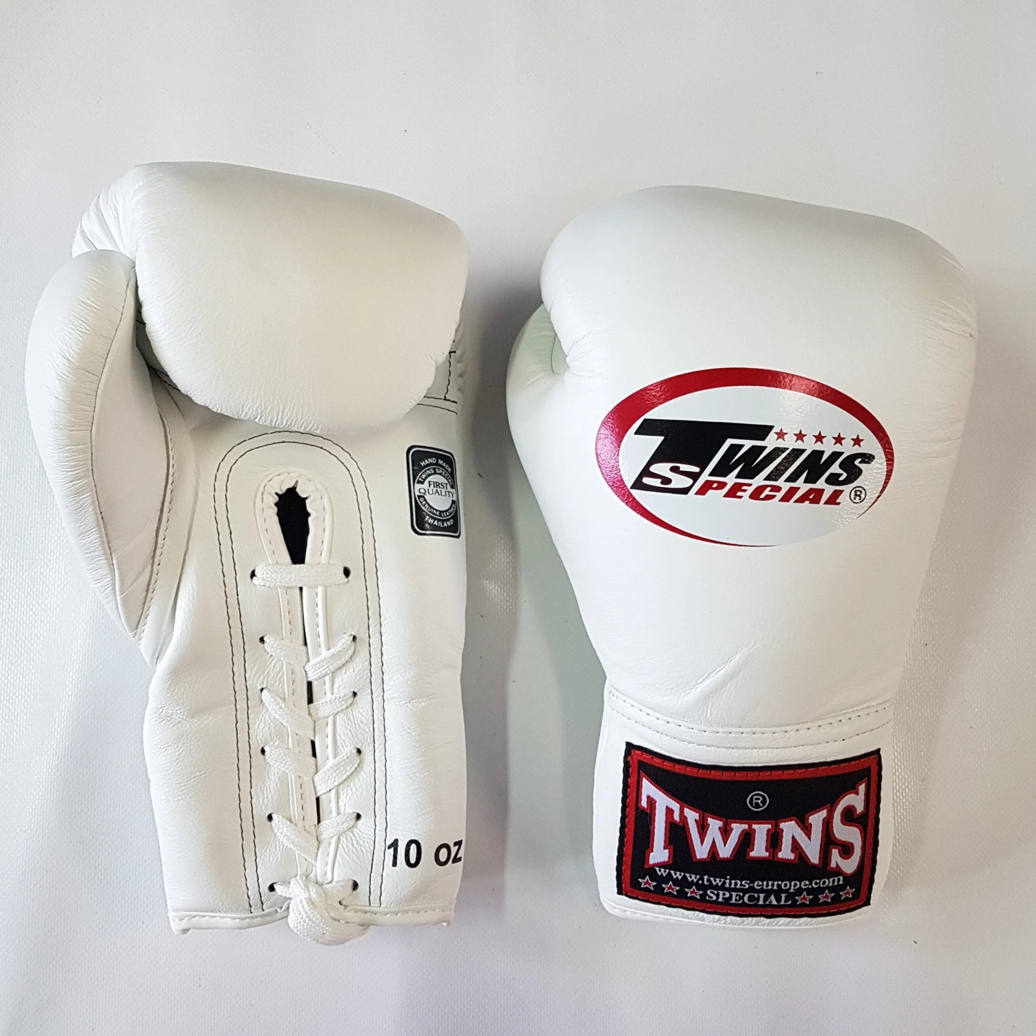 Twins BGLL-1 Muay Thai Lace-Up Boxing Gloves White Twins BGLL-1 Muay Thai Lace-Up Boxing Gloves White -Boxing Equipment Store 20190422 172709 7a76b028 8b5b 4414 830e e1f5007881e0 scaled