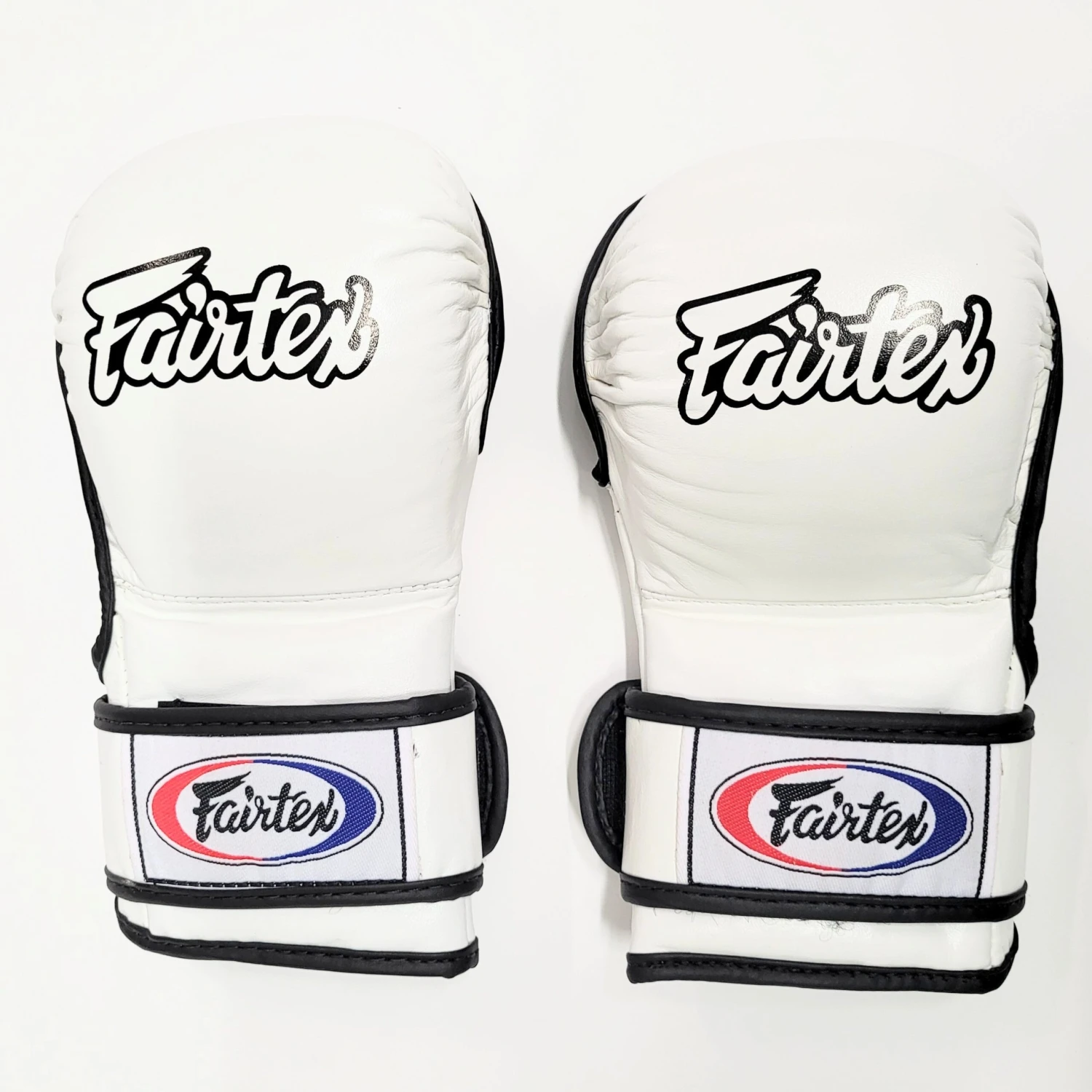 Fairtex FGV15 MMA Sparring Hybrid Gloves White Fairtex FGV15 MMA Sparring Hybrid Gloves White -Boxing Equipment Store 20220724 195735 3 scaled